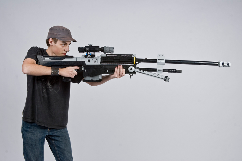 Illustration for article titled Some Guy Built a 1:1 Replica Halo Sniper Rifle (Out of LEGO)
